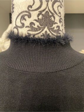 CHARLIE B Black Short-Sleeve Mockneck Sweater With Faux Fur Collar